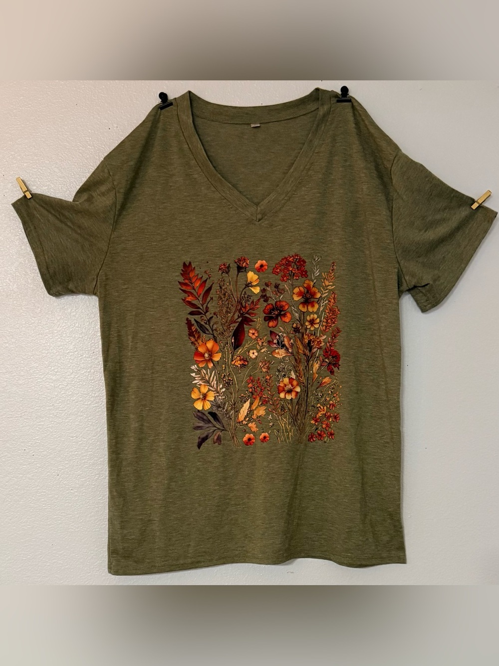 Olive Green Fall Wildflower Botanical V-Neck Tee Size L